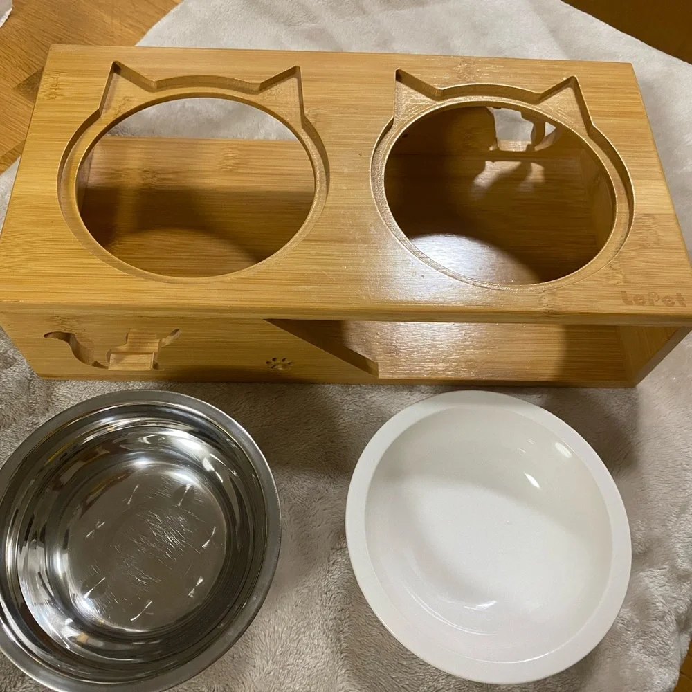 Bamboo elevated feeder